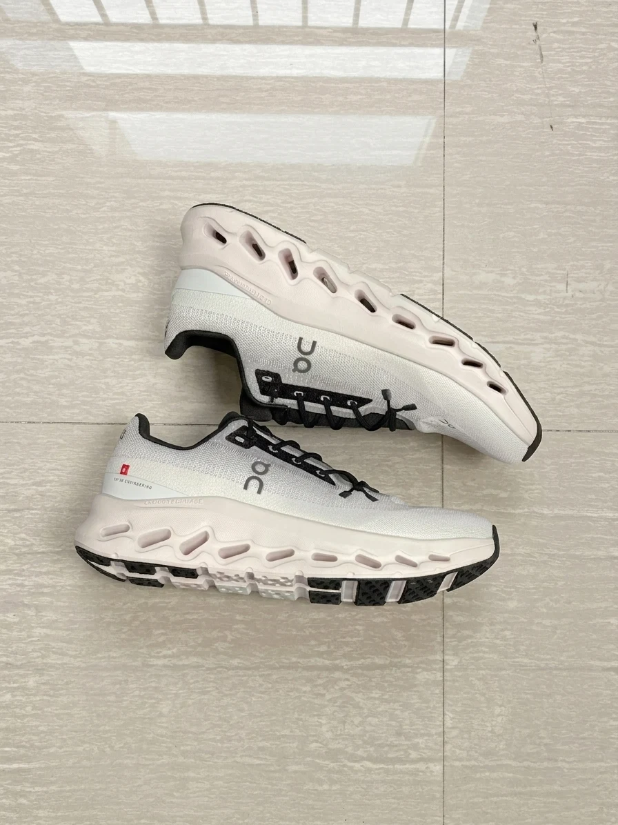 On Cloud-style trainer side profile