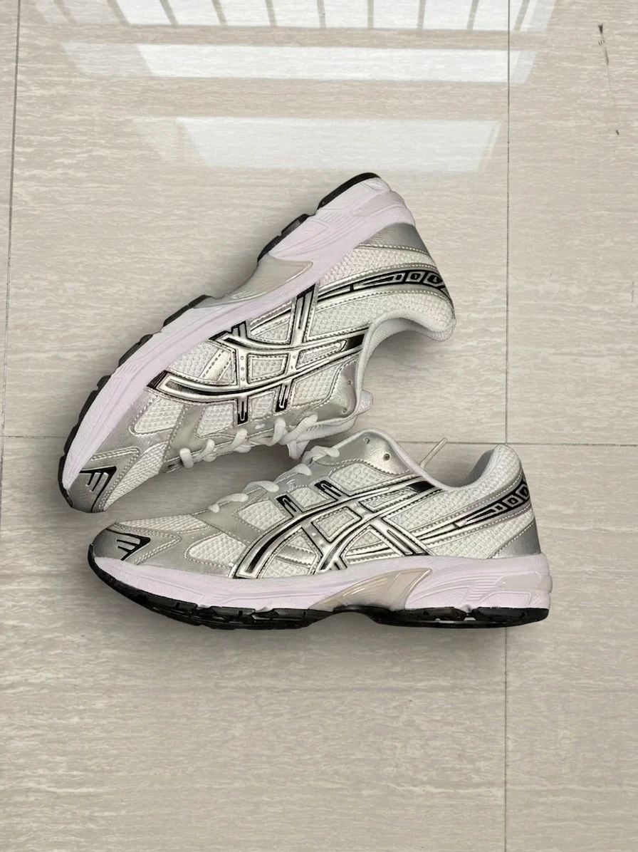 Canada clothing & shoes: arrival photo 8