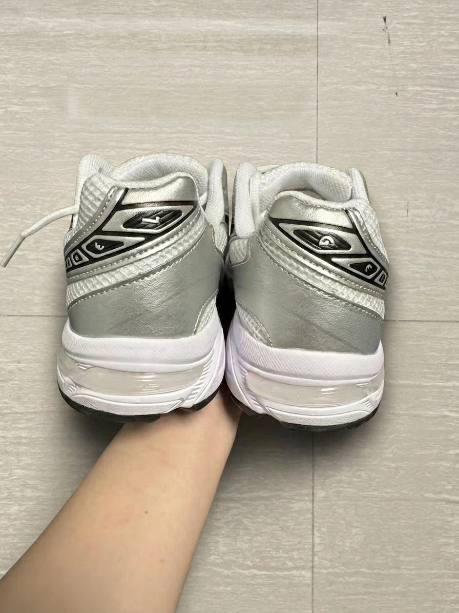 Canada clothing & shoes: arrival photo 11